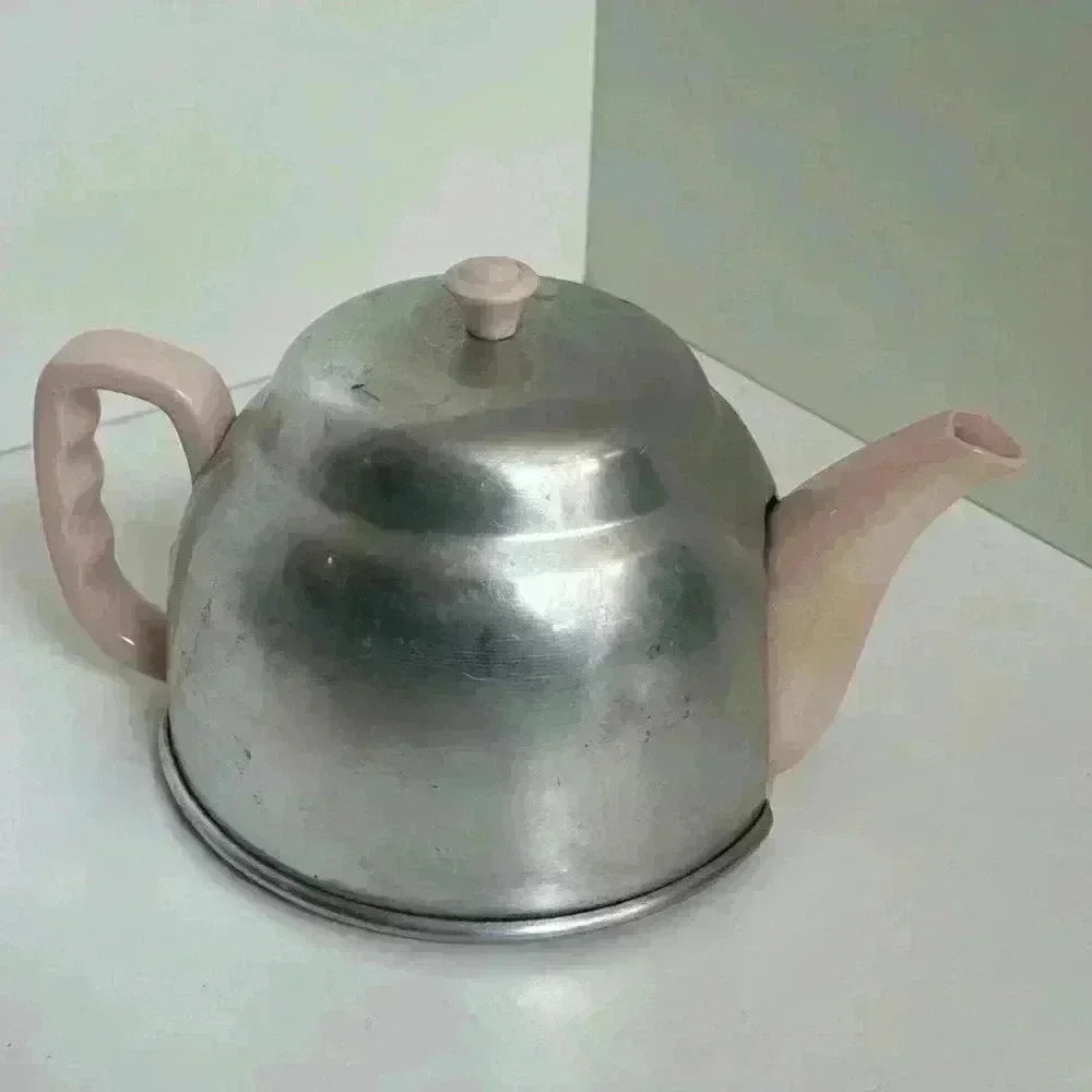 1940s  made in Japan pink ceramic teapot with insulated metal cozy - Picture 4 of 10
